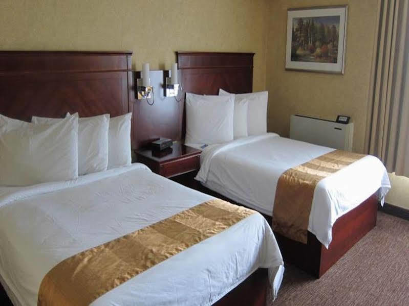 Days Inn By Wyndham Toronto West מיסיסאוגה מראה חיצוני תמונה